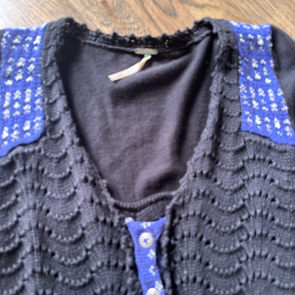 Free people cropped vneck cardigan with blue detail size XS. 100%cotton - Picture 5 of 9